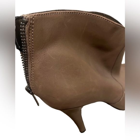 Me Too Brownish Gray Leather Heeled Ankle Boots Size 8 - good condition! - Picture 3 of 15
